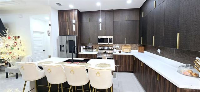 2228 N Revolution, Edinburg, TX 78541