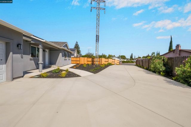 2100 Paige Ct, Pittsburg, CA 94565
