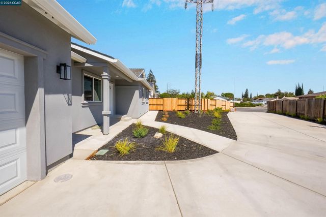 2100 Paige Ct, Pittsburg, CA 94565