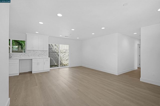 2100 Paige Ct, Pittsburg, CA 94565