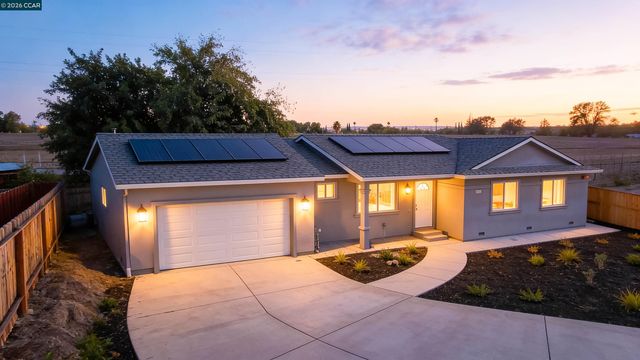 2100 Paige Ct, Pittsburg, CA 94565
