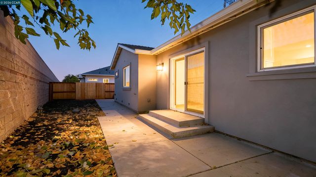2100 Paige Ct, Pittsburg, CA 94565