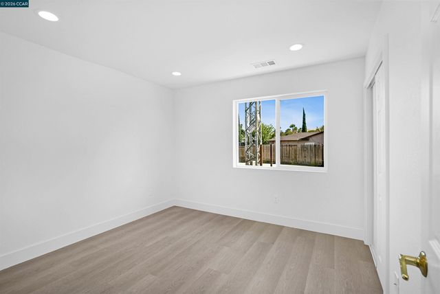 2100 Paige Ct, Pittsburg, CA 94565