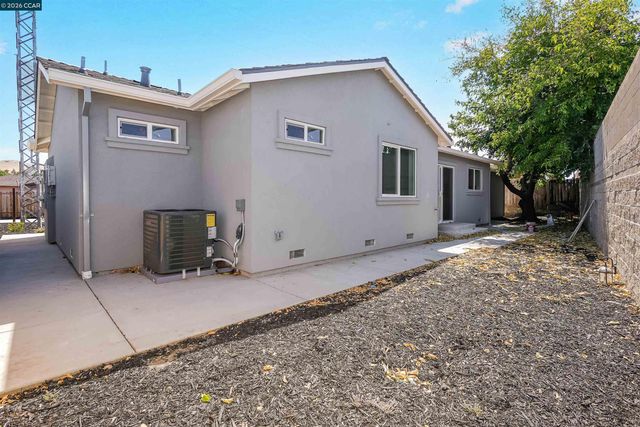 2100 Paige Ct, Pittsburg, CA 94565