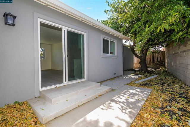 2100 Paige Ct, Pittsburg, CA 94565