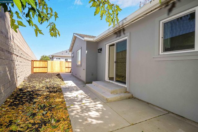 2100 Paige Ct, Pittsburg, CA 94565