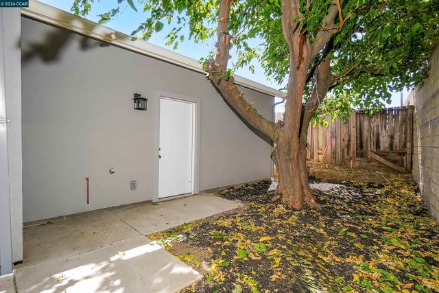 2100 Paige Ct, Pittsburg, CA 94565