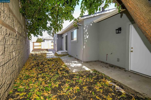 2100 Paige Ct, Pittsburg, CA 94565