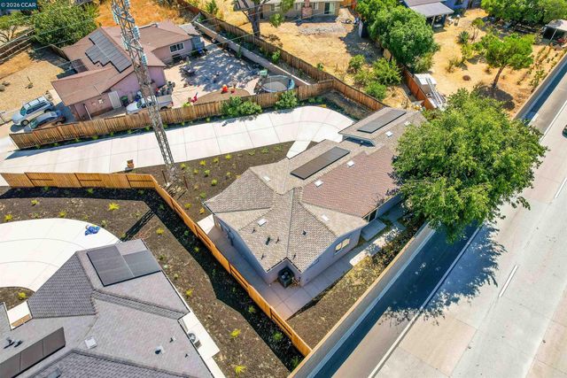 2100 Paige Ct, Pittsburg, CA 94565