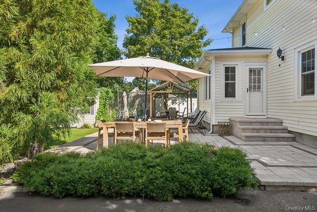 68 Lincoln Avenue, Sayville, NY 11782
