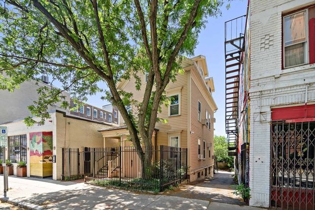 930 Massachusetts, Cambridge, MA 02139