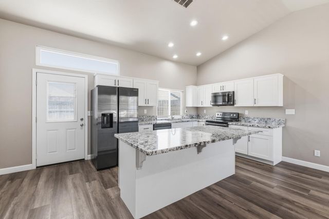 5642 W Donner Avenue, Fresno, CA 93722