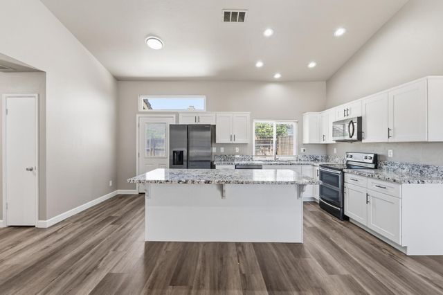 5642 W Donner Avenue, Fresno, CA 93722