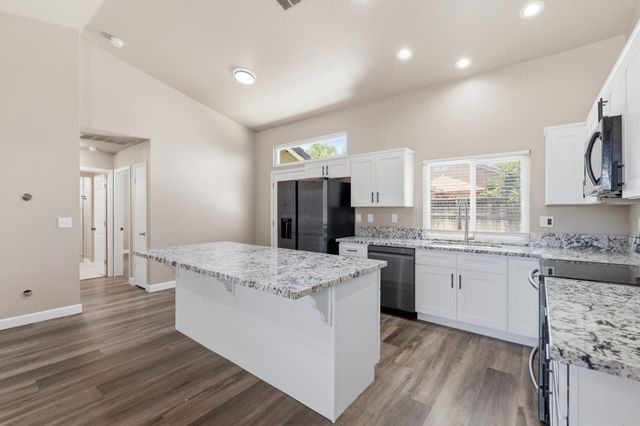 5642 W Donner Avenue, Fresno, CA 93722