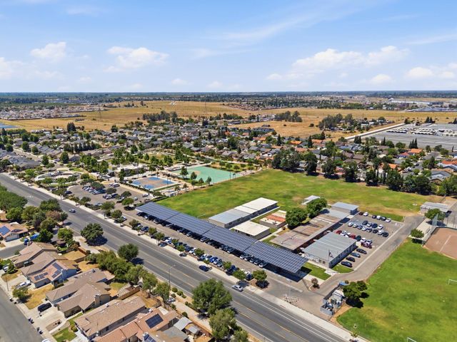5642 W Donner Avenue, Fresno, CA 93722