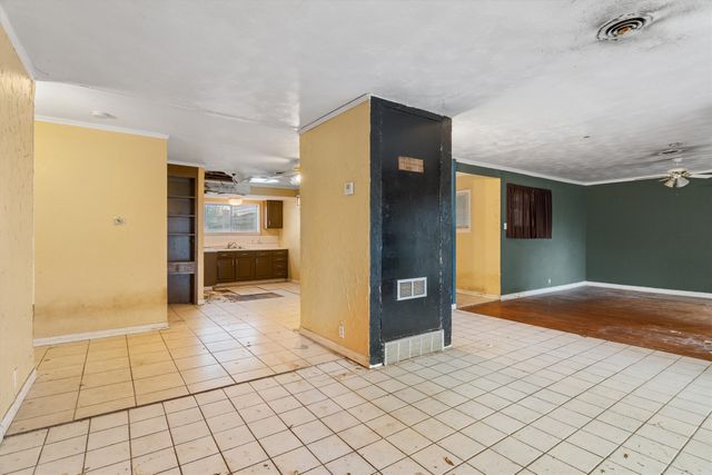 1905 Reever Street, Arlington, TX 76010