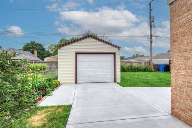 7964 S Tripp Avenue, Chicago, IL 60652