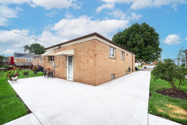 7964 S Tripp Avenue, Chicago, IL 60652