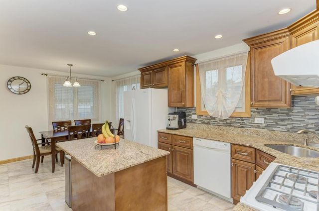 7964 S Tripp Avenue, Chicago, IL 60652