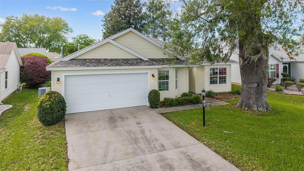 Image 2 of property listing at 16845 SE 93RD CUTHBERT CIRCLE, The Villages, FL 32162