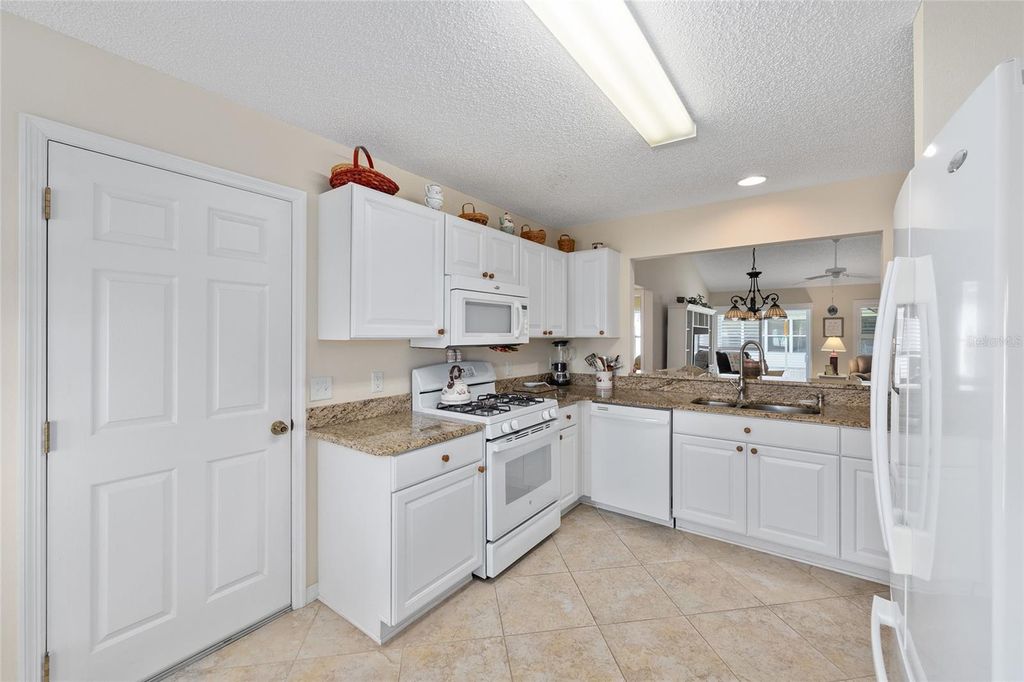 Image 12 of property listing at 16845 SE 93RD CUTHBERT CIRCLE, The Villages, FL 32162