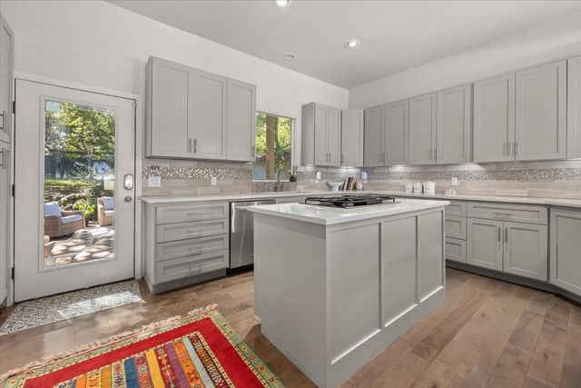 6121 Sharon Road, Fort Worth, TX 76116