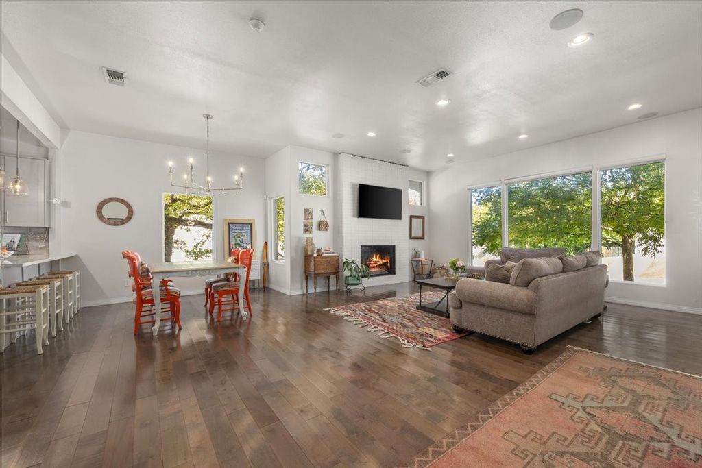 6121 Sharon Road, Fort Worth, TX 76116