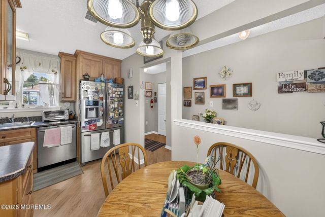 33 Carnaby Close, Freehold, NJ 07728