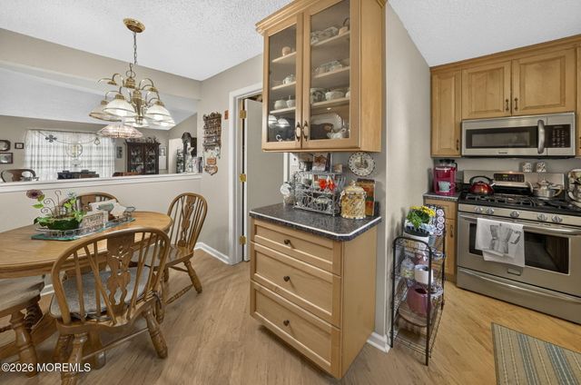 33 Carnaby Close, Freehold, NJ 07728