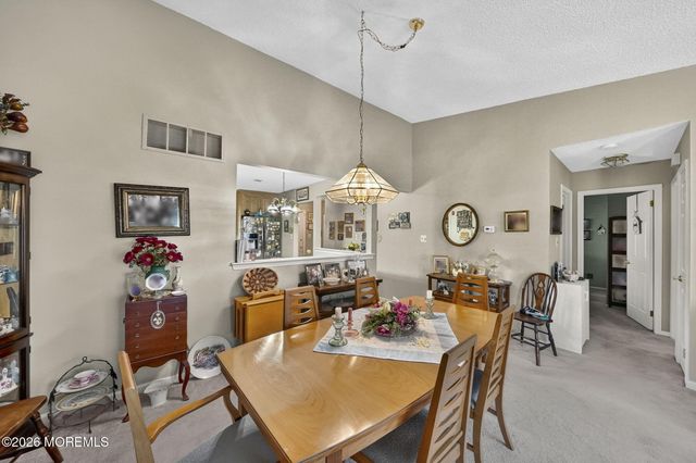 33 Carnaby Close, Freehold, NJ 07728