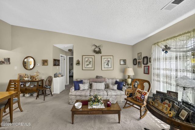 33 Carnaby Close, Freehold, NJ 07728