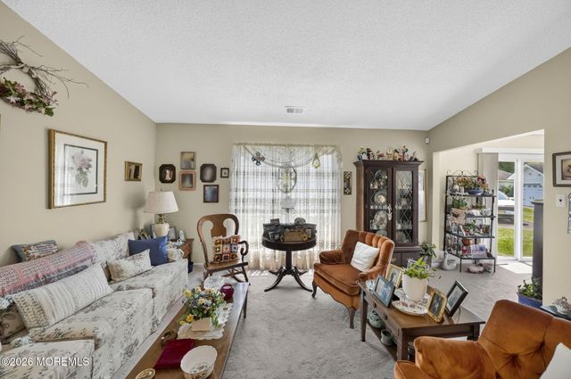 33 Carnaby Close, Freehold, NJ 07728