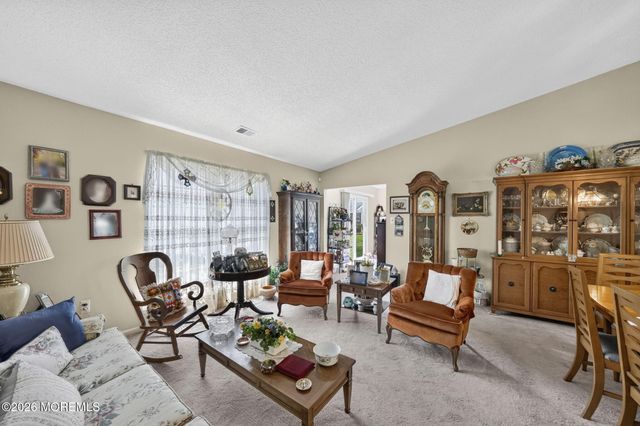 33 Carnaby Close, Freehold, NJ 07728