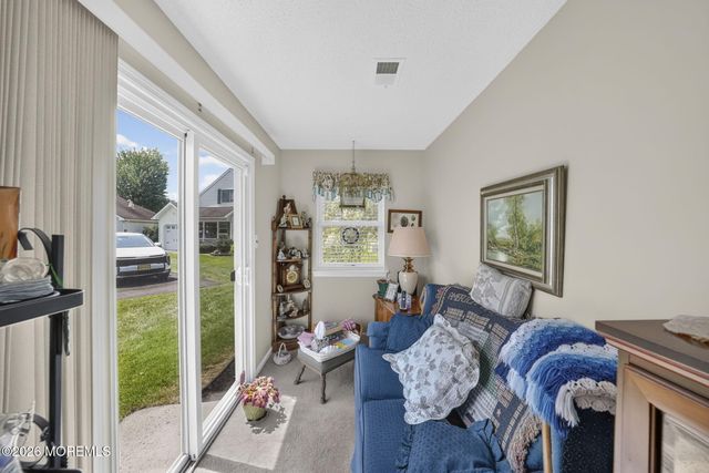 33 Carnaby Close, Freehold, NJ 07728
