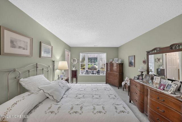 33 Carnaby Close, Freehold, NJ 07728