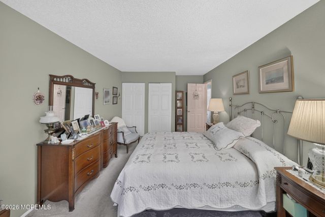 33 Carnaby Close, Freehold, NJ 07728