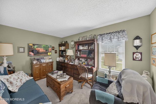 33 Carnaby Close, Freehold, NJ 07728