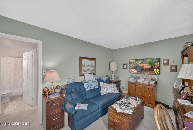 33 Carnaby Close, Freehold, NJ 07728