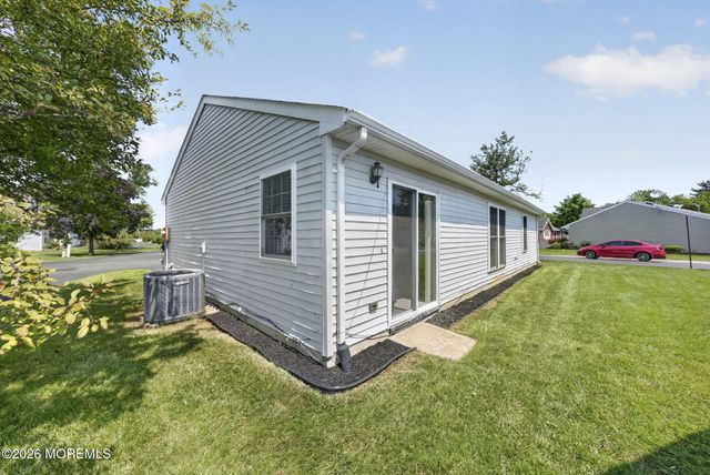 33 Carnaby Close, Freehold, NJ 07728