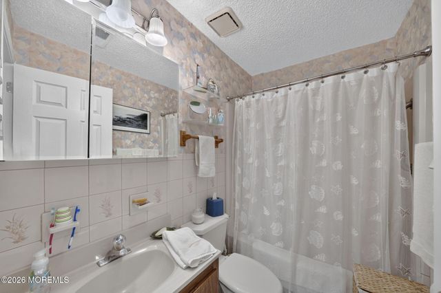33 Carnaby Close, Freehold, NJ 07728
