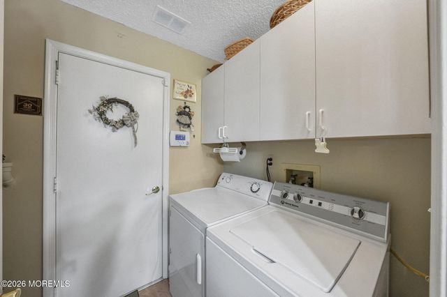33 Carnaby Close, Freehold, NJ 07728