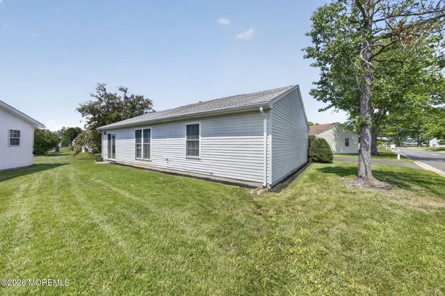 33 Carnaby Close, Freehold, NJ 07728