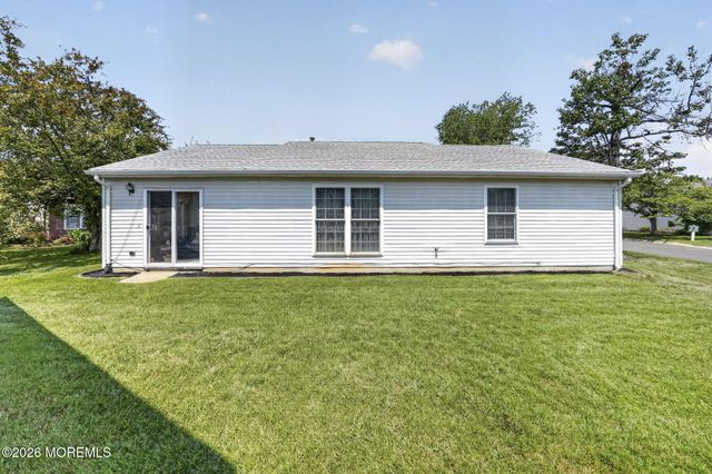 33 Carnaby Close, Freehold, NJ 07728