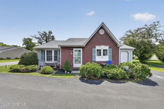 33 Carnaby Close, Freehold, NJ 07728