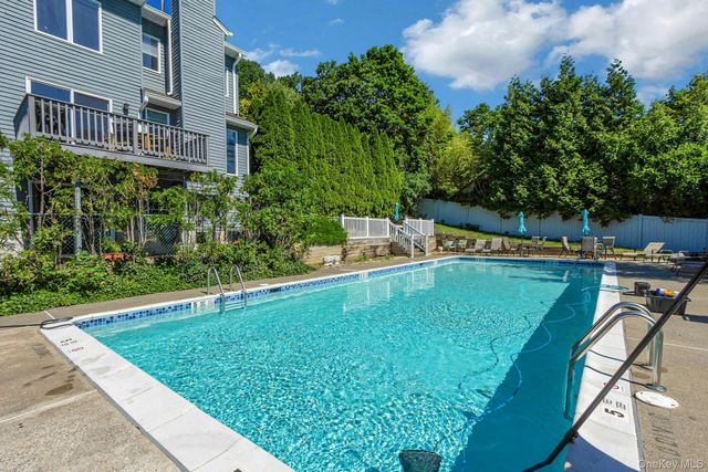 8 Village Gate Way 8, Nyack, NY 10960