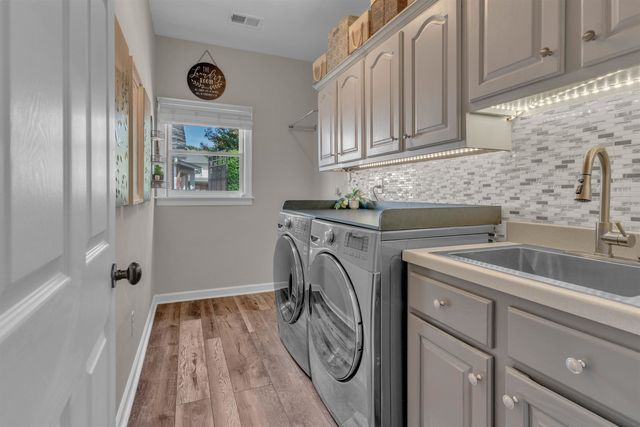 9597 CEDAR MIST CV E, Cordova, TN 38016