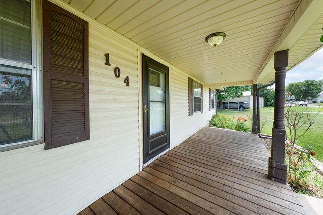 104 W Oak Street, Yantis, TX 75497