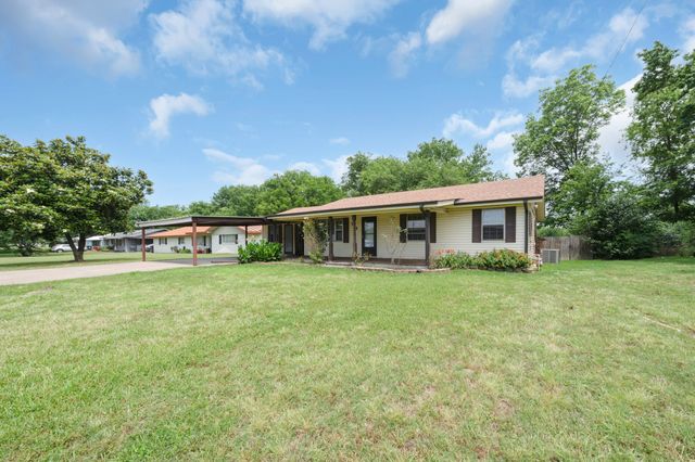 104 W Oak Street, Yantis, TX 75497