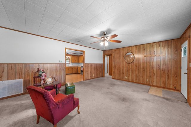 104 W Oak Street, Yantis, TX 75497