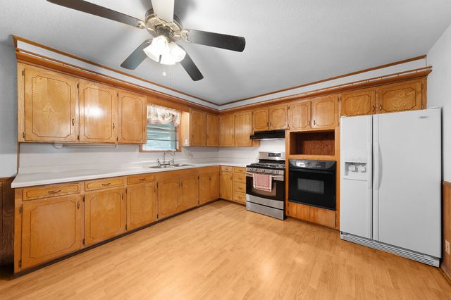 104 W Oak Street, Yantis, TX 75497